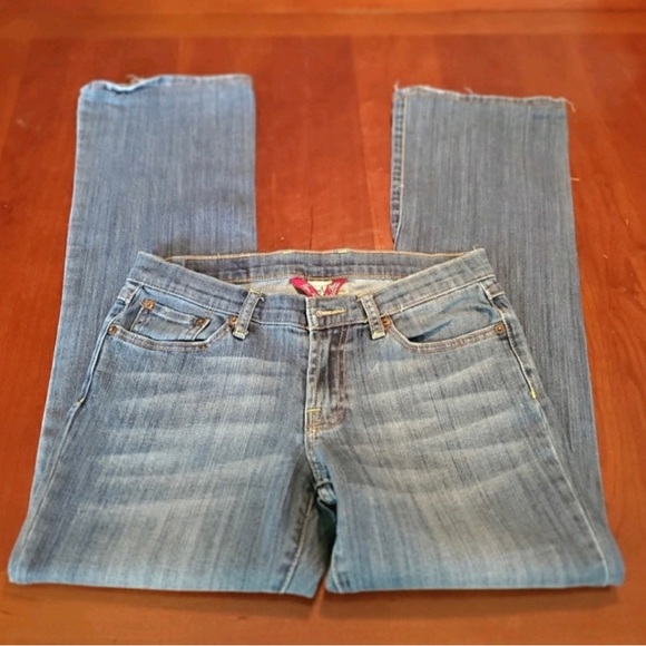 Lucky Brand ladies wide leg jeans are a size 4/27. - Picture 10 of 10